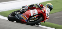 Bayliss vence en Misano y recorta su desventaja con Toseland