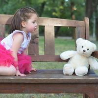 ¿Tu hijo habla solo cuando juega? Estos son siete grandes beneficios para su desarrollo