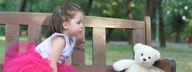 ¿Tu hijo habla solo cuando juega? Estos son siete grandes beneficios para su desarrollo