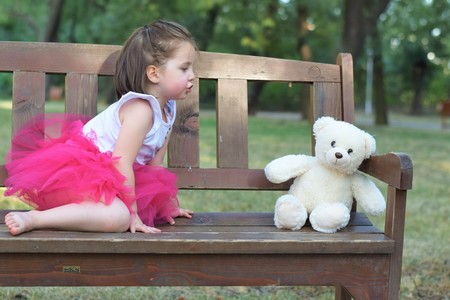 ¿Tu hijo habla solo cuando juega? Siete grandes beneficios para su desarrollo de esta curiosa práctica