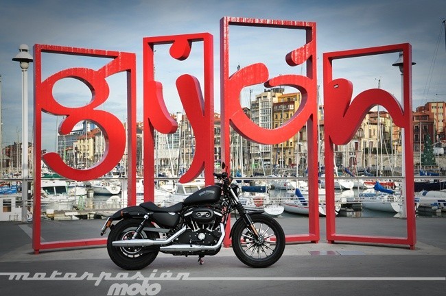 Harley-Davidson Sportster Iron 883