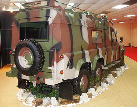 Land Rover Defender 6x4 Puma Concept