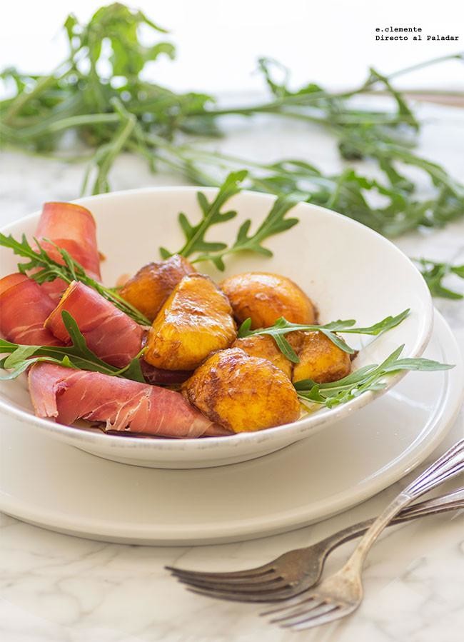 Ensalada de jamón serrano y melocotones marinados: receta de ensalada deliciosamente diferente