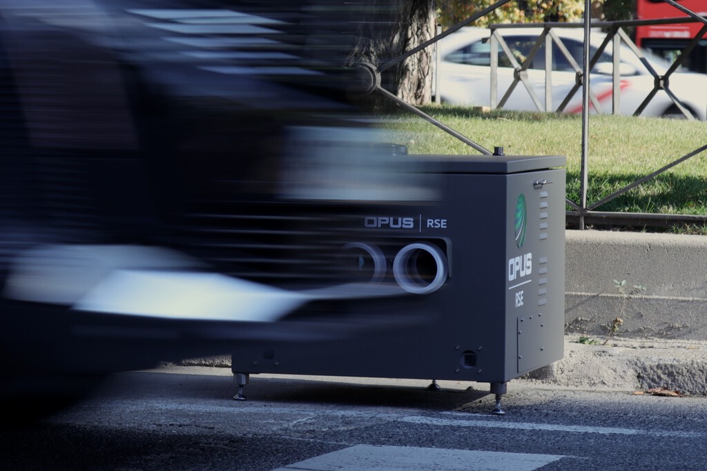 Medir los gases contaminantes de tu coche sin pasar por un control: este dispositivo lo hace posible y ya se está probando en España 