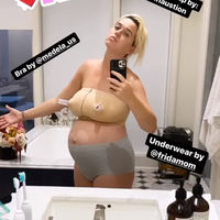 El selfie de Katy Perry con "estilismo" postparto: sujetador para extracción de leche y bragas de maternidad