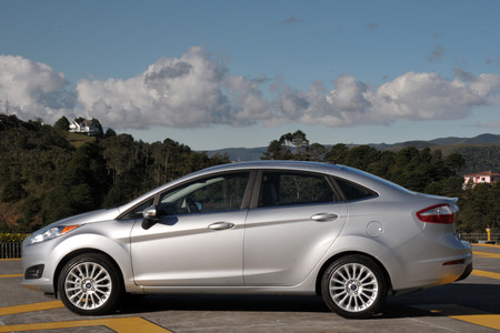 Ford Fiesta Sedan 18