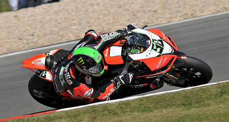 Superbikes Portimao 2012: Eugene Laverty y la buena suerte ofrecen el título a Max Biaggi