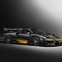 McLaren Senna estrena traje de fibra de carbono, porque un homenaje así lo merece 
