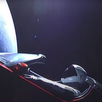 El Tesla Roadster de Elon Musk ya lleva siete años dando vueltas por el espacio: así está siendo su increíble viaje cósmico a 73.897 km/h 