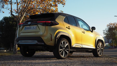 Toyota Yaris Cross trasera