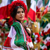 La razón por la que escribimos México pero pronunciamos Méjico es la misma por la que a Don Quixote le llamamos Don Quijote