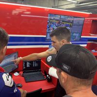 El gafe de Honda en MotoGP. Fichó a un piloto de Superbikes porque su titular y su suplente se habían lesionado. Ahora él se ha roto el antebrazo 