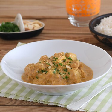 Pollo korma, receta tradicional india de curry suave y meloso