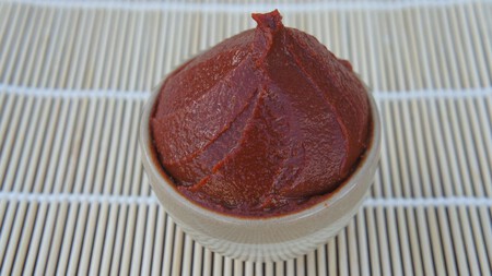 Miso, el nuevo súper alimento japonés de moda: incorpóralo a tus guisos salados y dulces