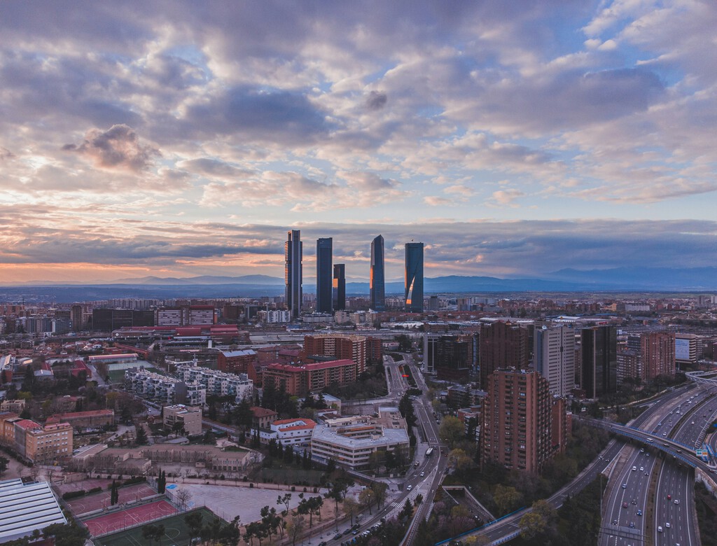 La ciudad que todo lo devora: Madrid ha pasado a cuadriplicar el volumen de millonarios de Barcelona en siete años