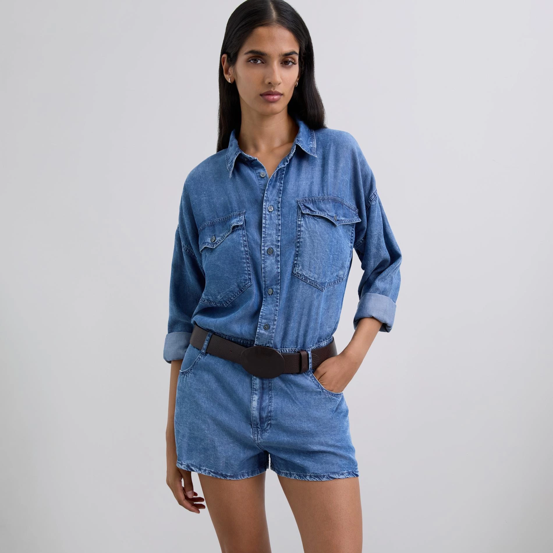 Scalpers
Mono de mujer corto de manga larga