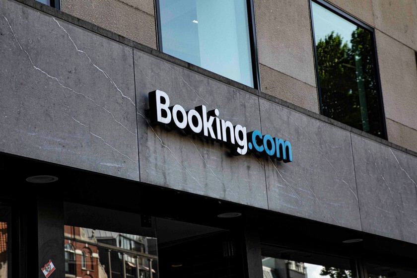 Booking es la web favorita de los españoles... pero los hoteles están hartos: animan a más alojamientos a sumarse a su megademanda