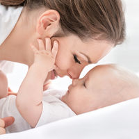 El cerebro de los bebés está programado para buscar y observar rostros y lugares desde la primera semana de nacido