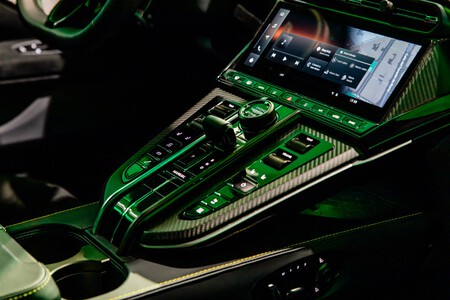 Contacto Aston Martin Vantage 2024 82