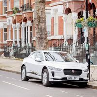 En esta calle de Londres cada farola es un punto de recarga para coches eléctricos