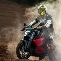 Un viaje épico y récord de distancia en moto eléctrica por la India: ¡y por solo 5 euros!