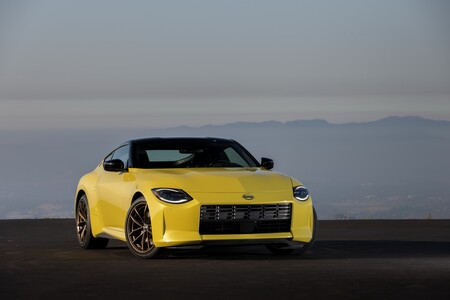 El Nissan Z 2023 es el digno sucesor del linaje Z, con 400 hp y caja manual para hacer sudar al Supra