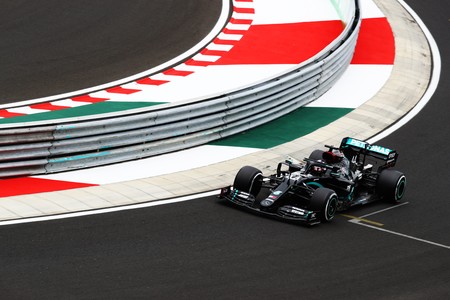 ¡De negro y de rosa! Los Mercedes arrasan en la clasificación de Hungría con pole para Lewis Hamilton