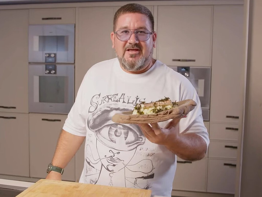 Hay muchas formas de preparar la ensaladilla rusa, pero Dani García tiene claro lo que no hay que hacer nunca: “Mientras no toque frío, mejor”