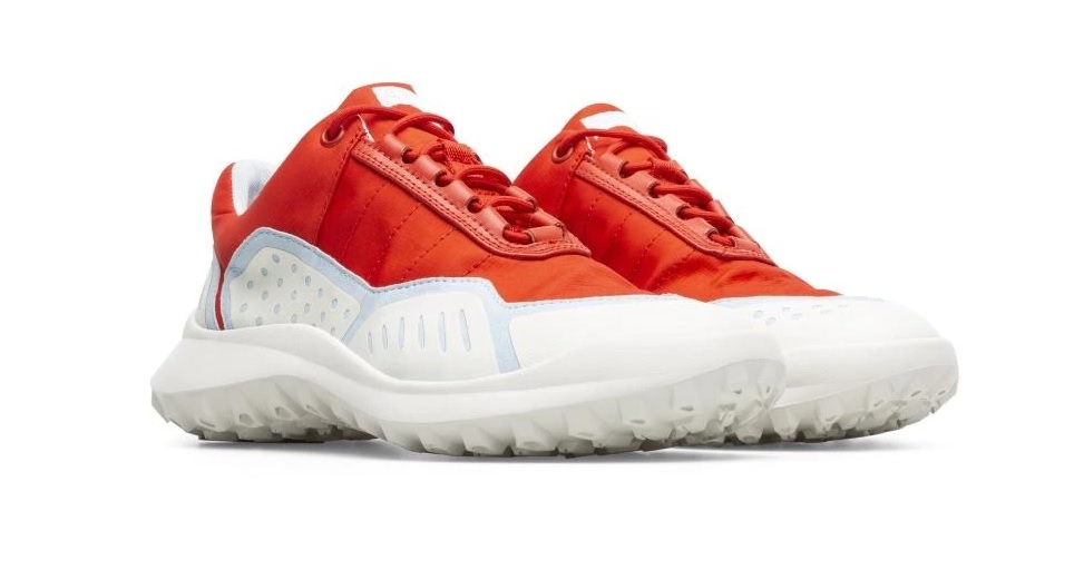 Zapatillas deportivas de mujer en rojo con tecnología Gore-Tex