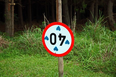 Señal de tráfico modificada