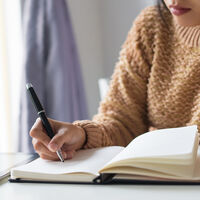 Llevamos décadas fracasando con los propósitos de año nuevo. La ciencia dice que es porque no sabemos "hacer trampas" 