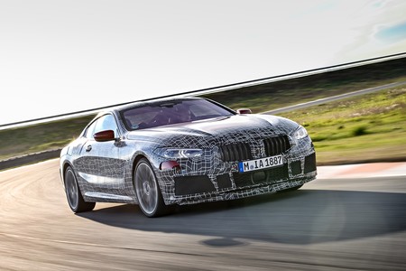 ¡Rabioso! Este es el poderoso rugido del BMW Serie 8 rodando en circuito
