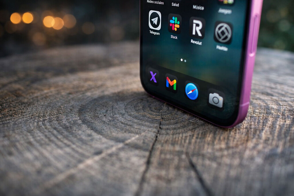 La batalla por prohibir redes sociales salta a las tiendas de aplicaciones. Apple acaba de prepararse para ese escenario