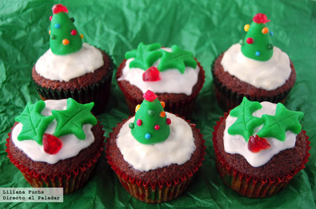 Cupcakes de chocolate y mazapán. Receta de Navidad