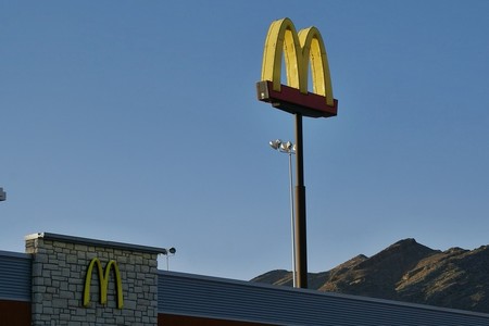 Iberdrola va a instalar electrolineras en los McDonald's, y es una gran idea para impulsar el coche eléctrico