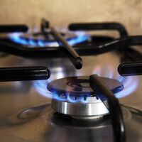 Si quieres ahorrar en la factura del gas, esta es la tarifa más barata de cara al verano de 2025 según la OCU