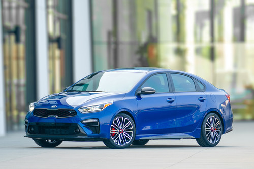 El KIA Forte GT y sus 201 hp van tras los pasos del Jetta GLI