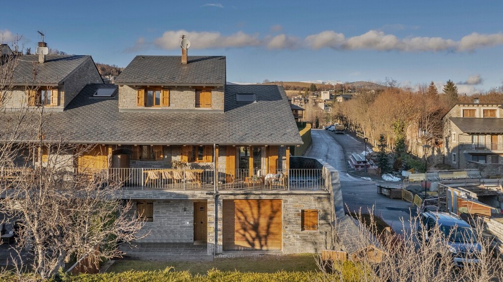 Adiós a los balcones con rejas de toda la vida: esta es la nueva tendencia de cara a 2026 que los reemplaza por diseño y seguridad