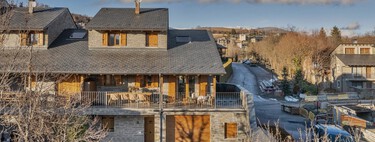 Adiós a las rejas de los balcones: esta es la nueva tendencia de cara a 2026 que brinda diseño, amplitud y luminosidad al balcón