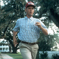 "Nos rebajamos el sueldo y la pagamos nosotros mismos": Tom Hanks confiesa que una mítica escena de 'Forrest Gump' casi fue eliminada de la película 