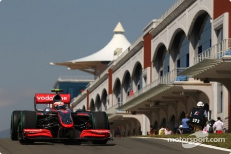 Kovalainen, Alonso y Kubica mandan en los segundos libres