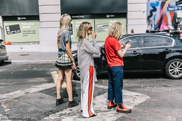 Quizás no te gusten, pero son una tendencia viral: pantalones con franjas laterales