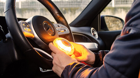 Luz V16 con geolocalización DGT