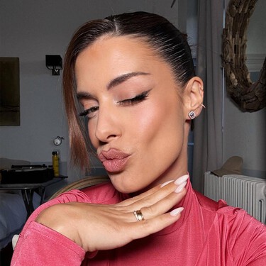 Flechazo por los pendientes de plata firmados por Pandora más bonitos y discretos que levantan todos los looks fácilmente