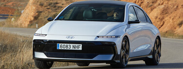 Autonomía de Mercedes a precio de Volkswagen. El nuevo Hyundai Ioniq 6 sigue siendo peculiar, pero roza los 700 km de autonomía desde 44.500 euros