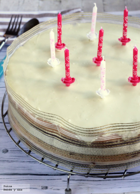 Tarta de cumpleaños de tres chocolates. Receta para niños