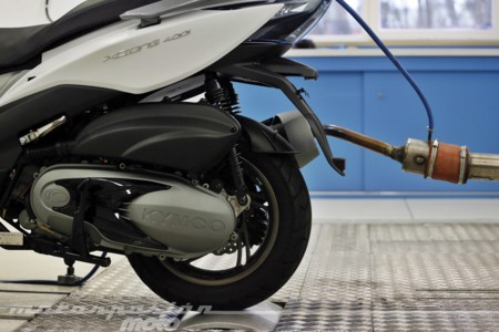 Así son los ensayos de homologación que pasan las motos en el INTA
