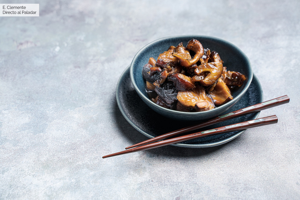 Setas shiitake caramelizadas en salsa de soja: receta de guarnición al estilo asiático