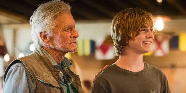 Michael Douglas y su hijo en la película 'Mirando a través del agua'