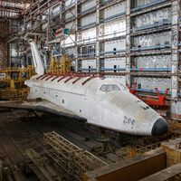 Hay un transbordador espacial abandonado en Kazajistán. La URSS gastó millones para hacerlo realidad, pero nunca fue al espacio